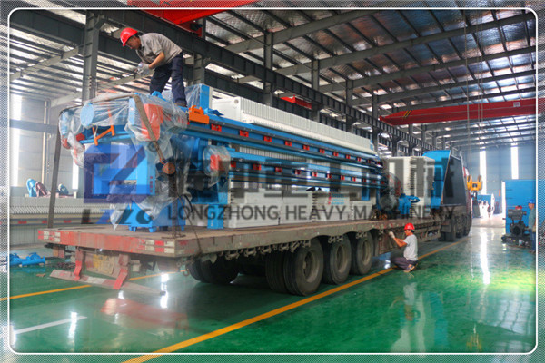 隆中污泥板框壓濾機價格經(jīng)濟實惠，處理洗沙尾礦真靠譜