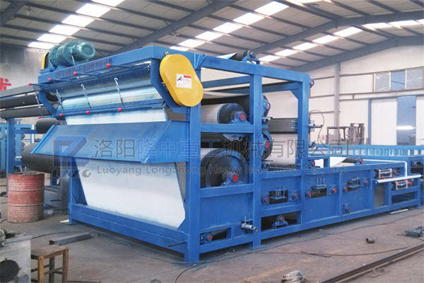 隆中帶式污泥壓濾機(jī)出砂量可達(dá)百噸，性價比真不錯