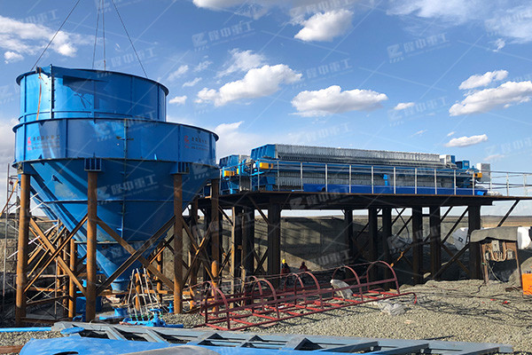 污泥脫水機設(shè)備處理污泥效果怎么樣？多少錢一臺？